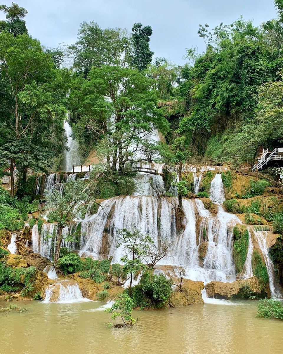 Thác Dải Yếm là thác nước nổi tiếng nhất Mộc Châu