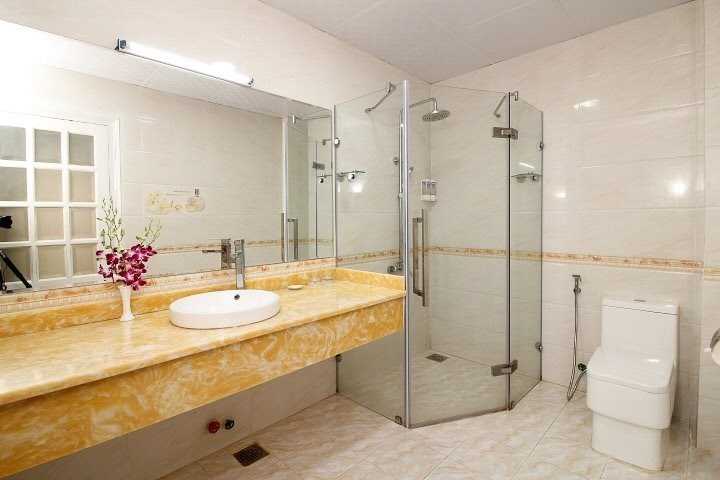 Bồn tắm trong khách sạn Romeliess Vũng Tàu