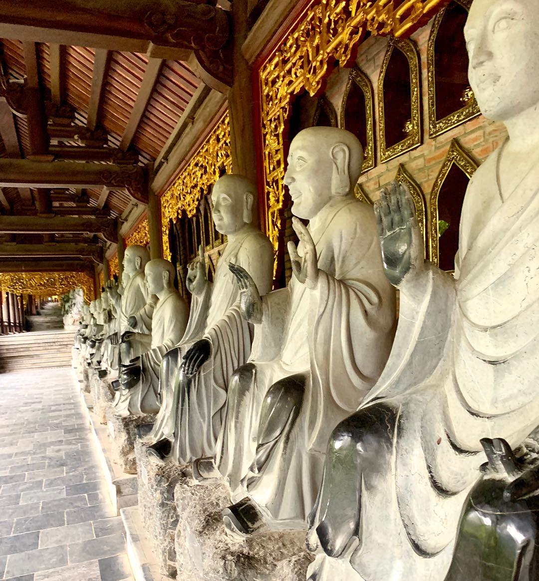 Tượng các vị La Hán trong chùa