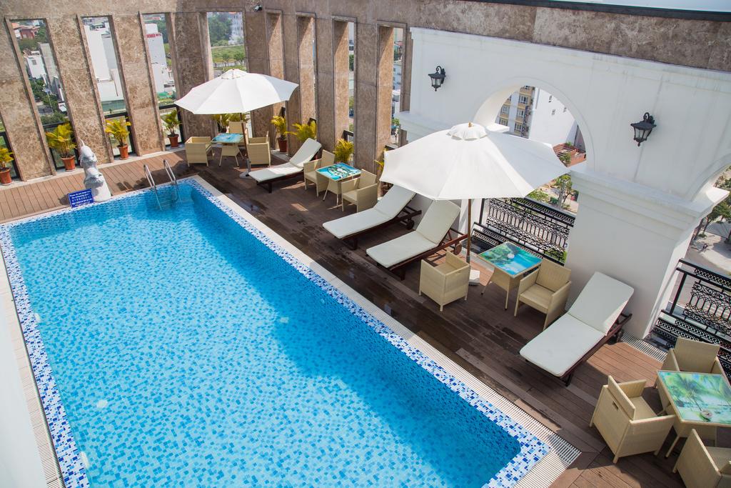Bể bơi trong khách sạn Dana Citi Đà Nẵng