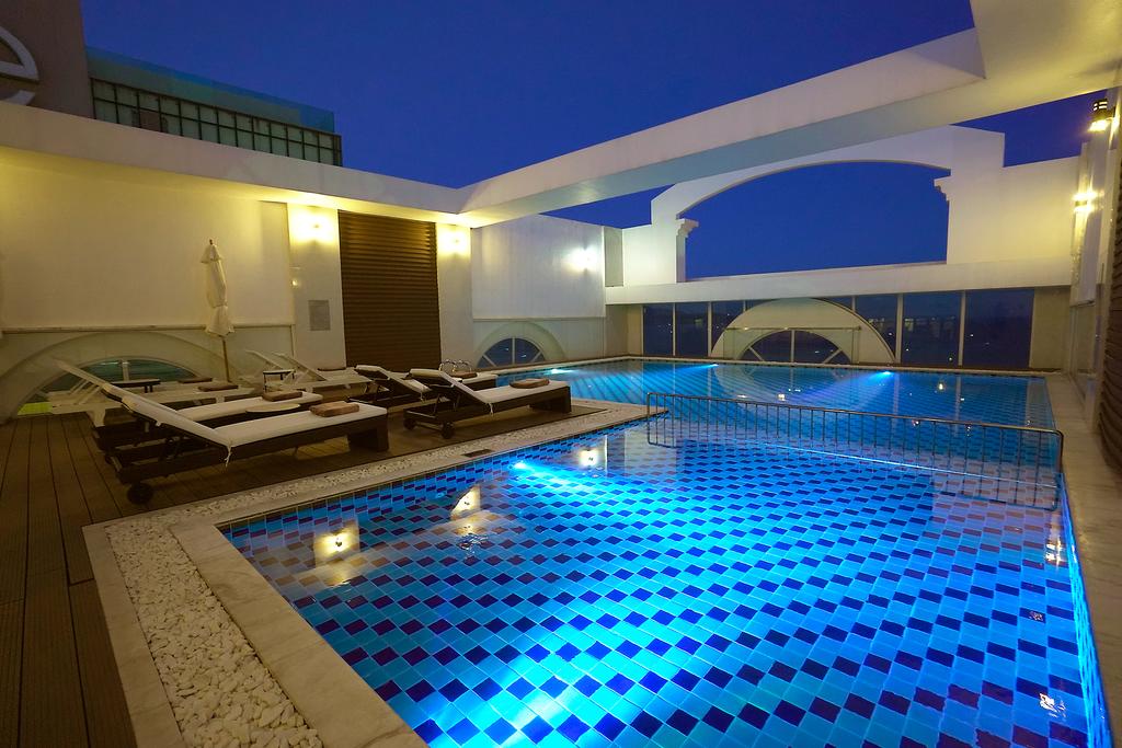 Bể bơi trong khách sạn Paracel Đà Nẵng