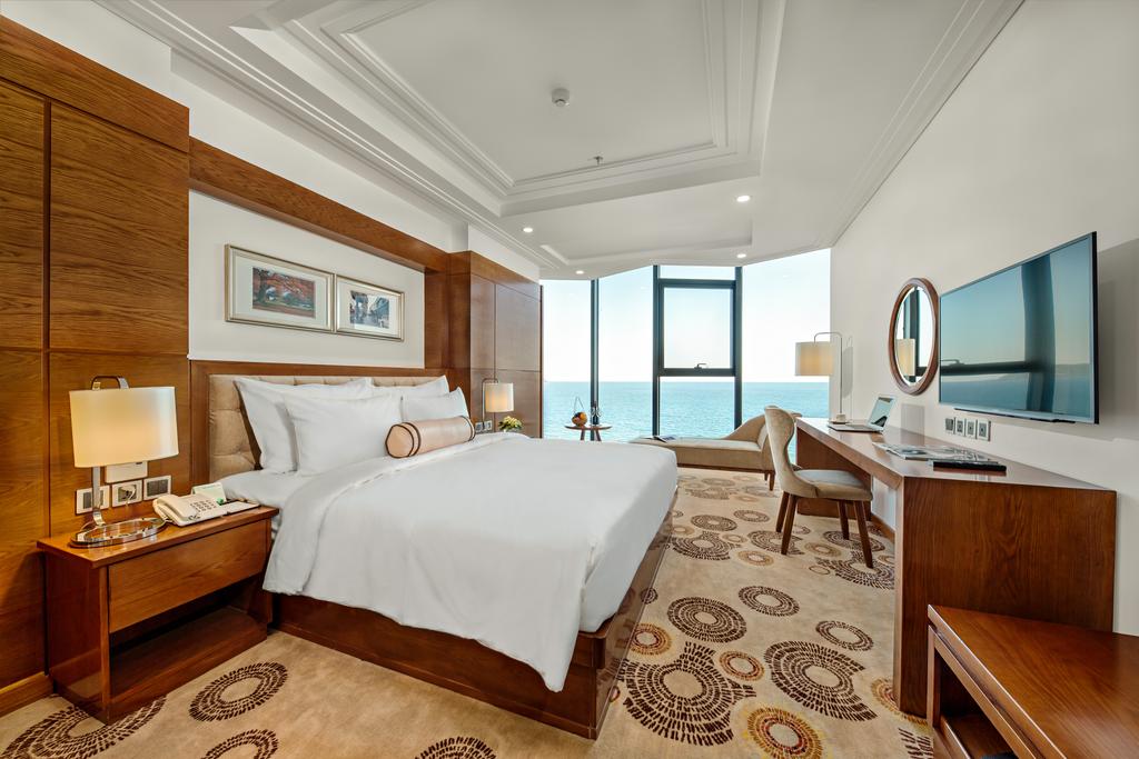 Phòng nghỉ trong khách sạn Paris Deli Danang Beach Hotel